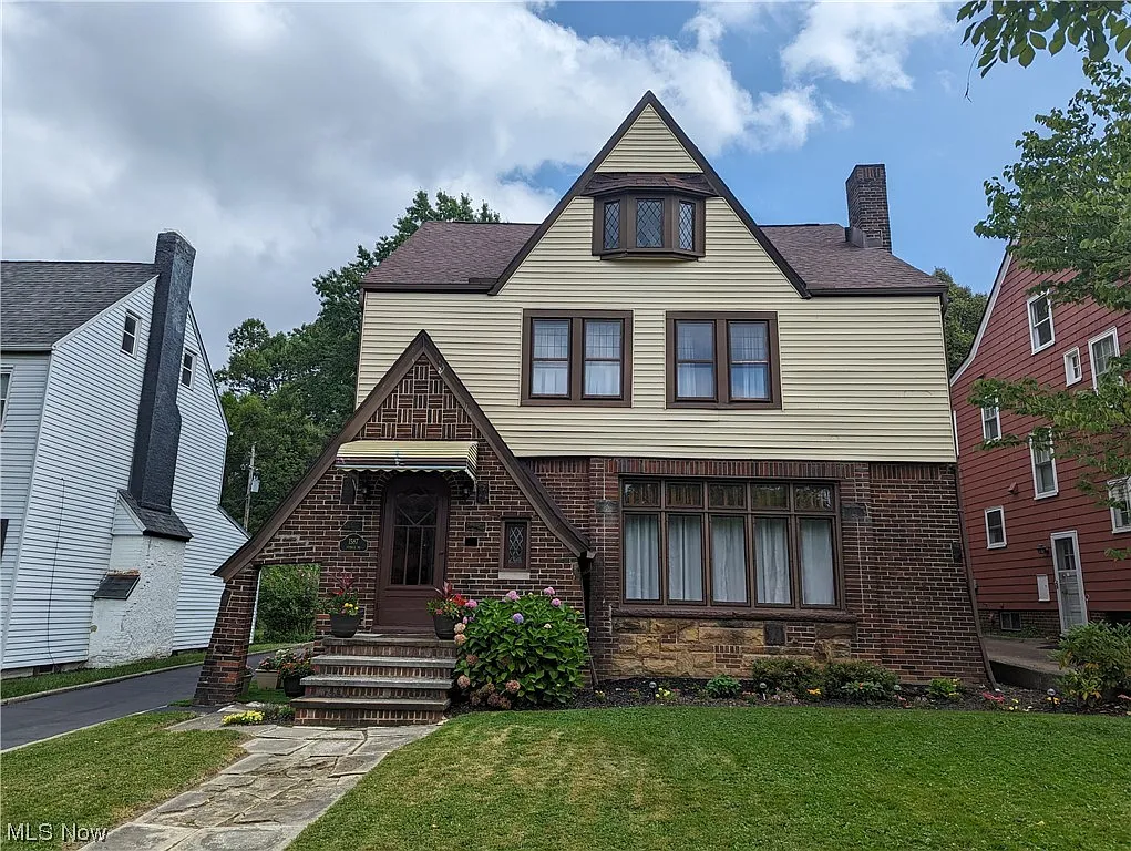 1587 Ivydale Rd photo 1