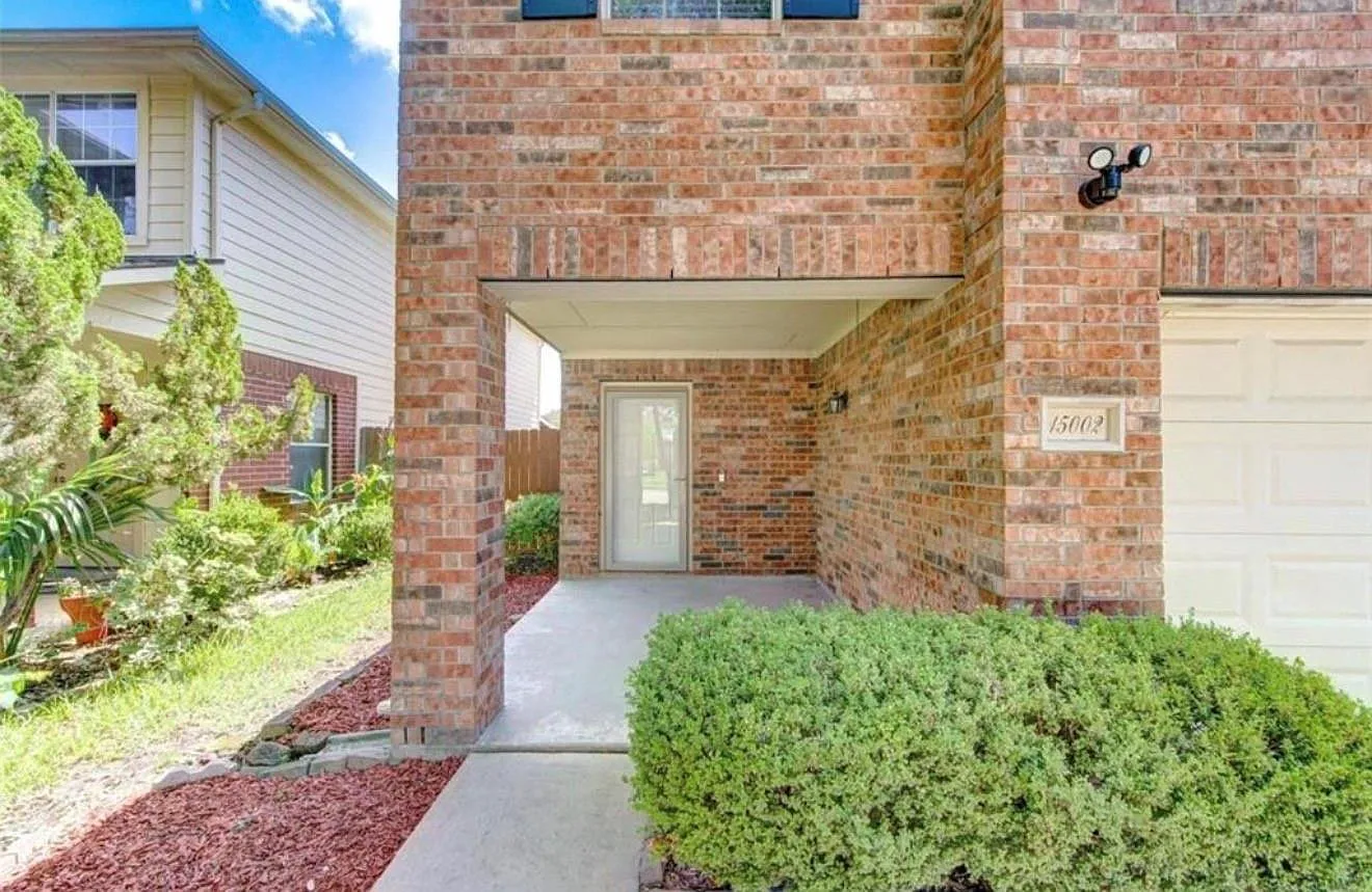 4 bed, 2.5 bath, 2103 sqft, $2,200 — Photo 3