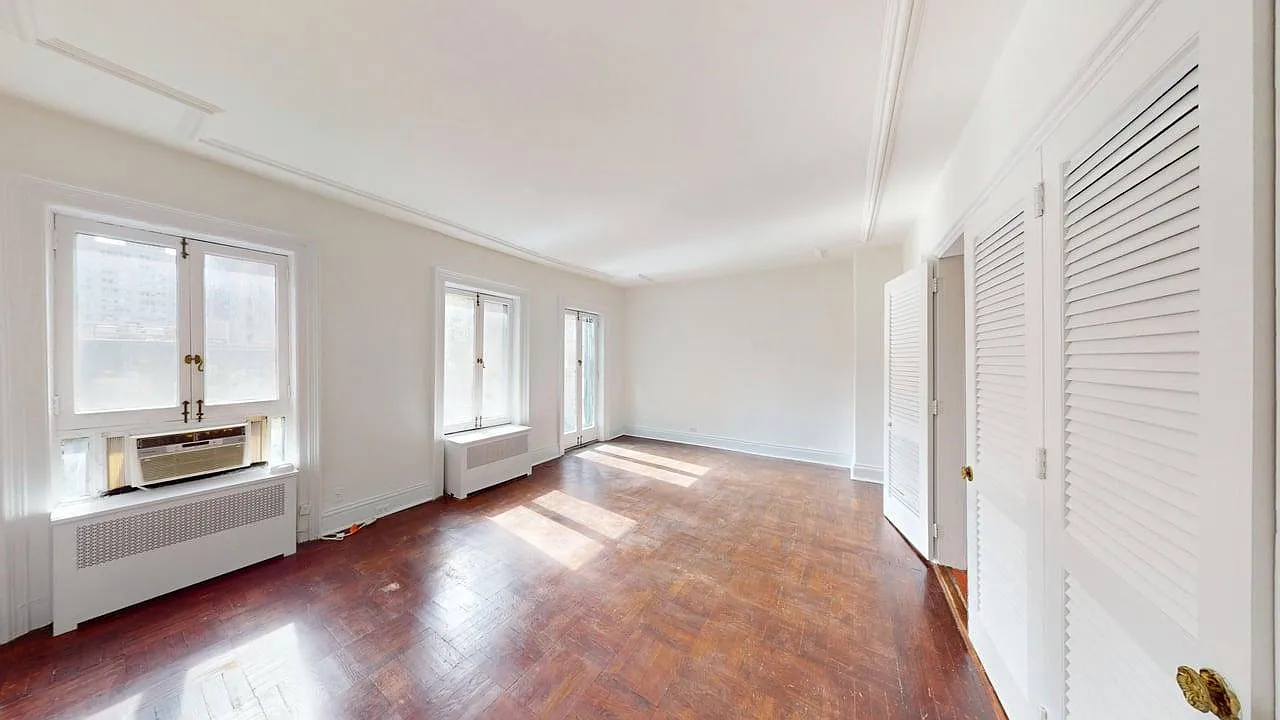 154 East 37th Street — Photo 2
