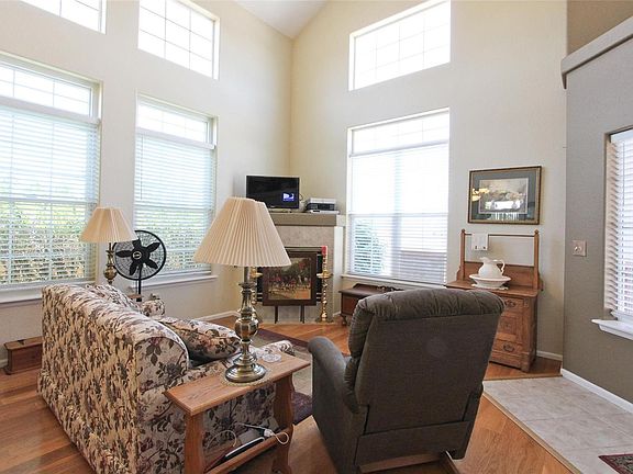 2nd image of 3202 E 102nd Pl