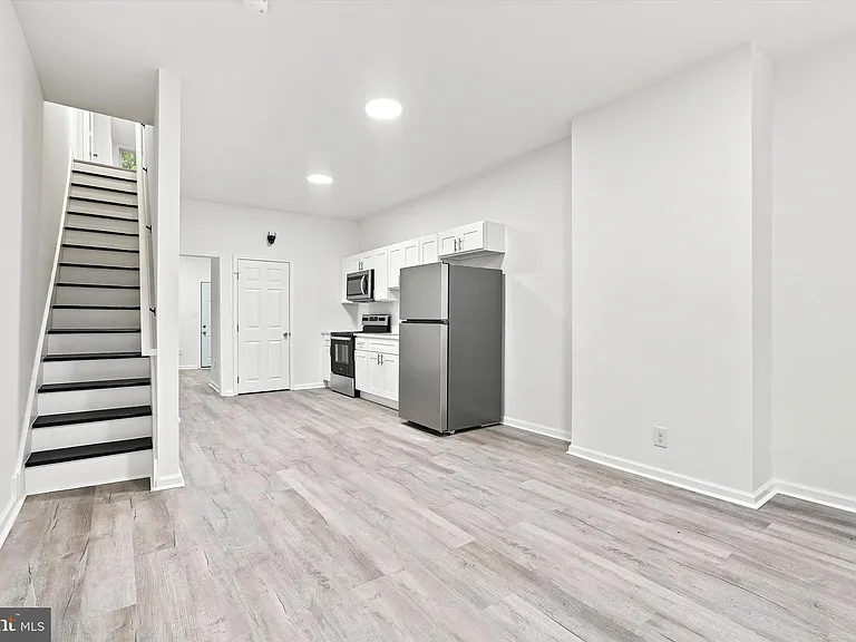 3238 N Woodstock St — Photo 2