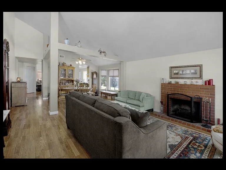 Valley Oak Ln — Photo 13