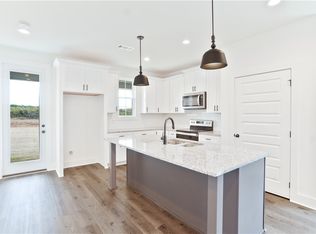 1008 Crossing Ct E, Valley, AL 36854