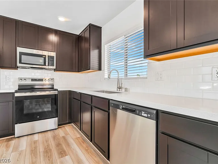 2204 Abraham Ave — Photo 14