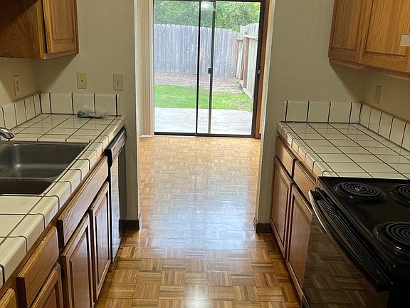 3rd image of 3022 Baronian Ct