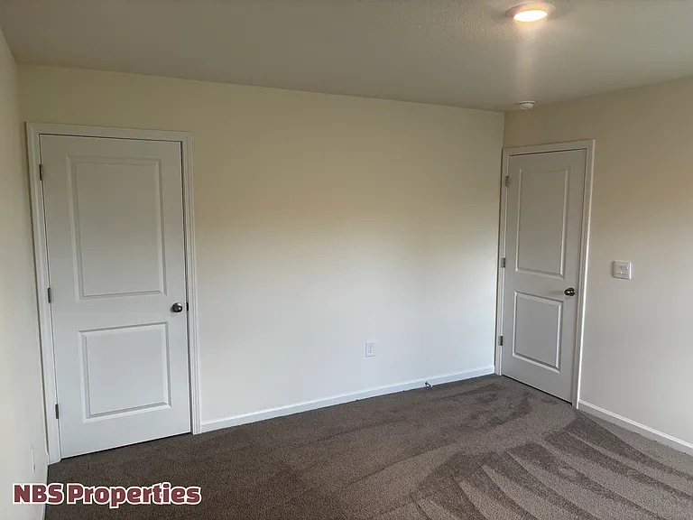 935 Utopia Ln — Photo 42