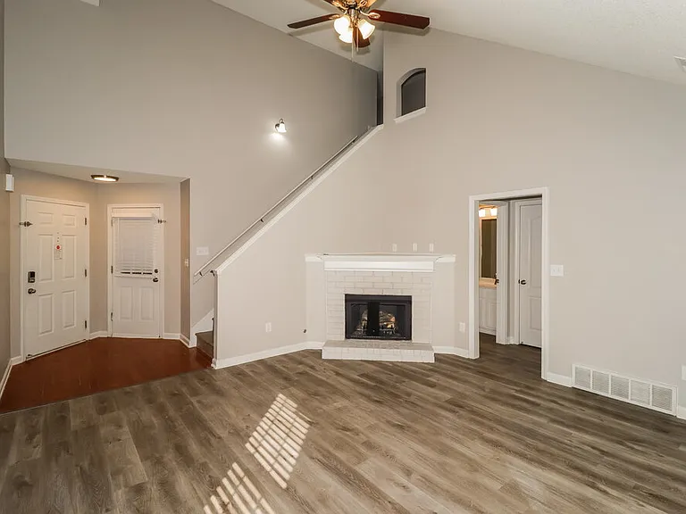 9137 Cinderhill Cv E — Photo 6
