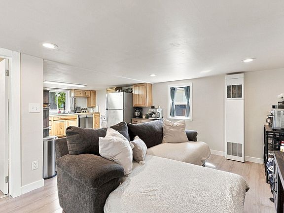 4th image of 4013 E 3rd Ave