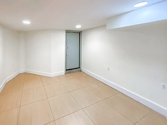 Rented by MySpaceNYC | media 8