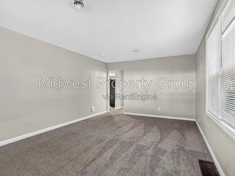 191 Bascom Dr — Photo 2