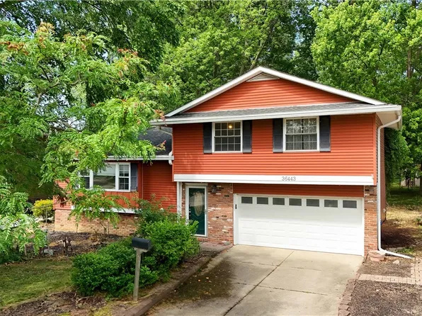 36443 Sunset Dr, Eastlake, OH 44095