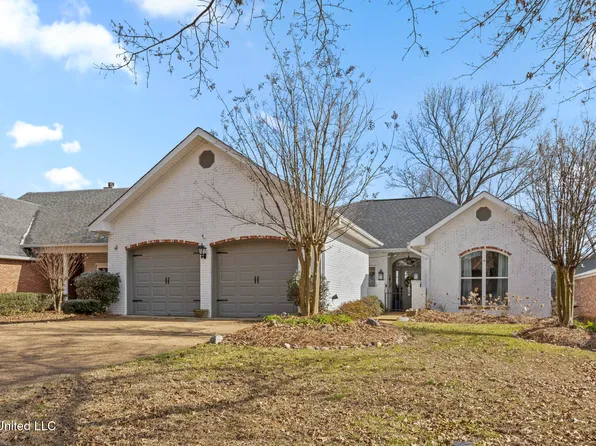 819 W Deerfield Dr, Canton, MS 39046