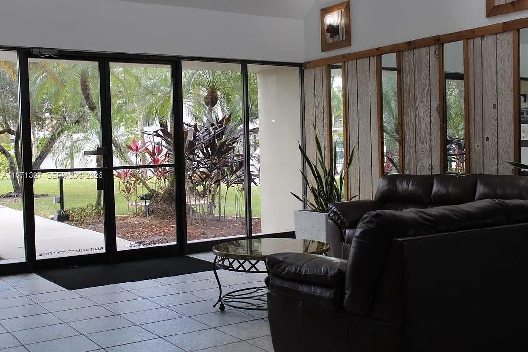 2 bed, 1106 sqft, $2,200 — Photo 1
