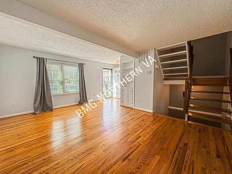 8627 Spring Creek Ct — Photo 3