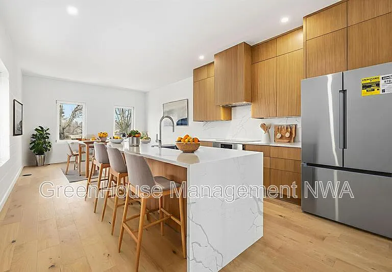 838 SE 8th St — Photo 4