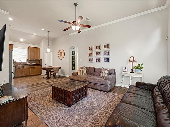 5th image of 25130 Alina Ln