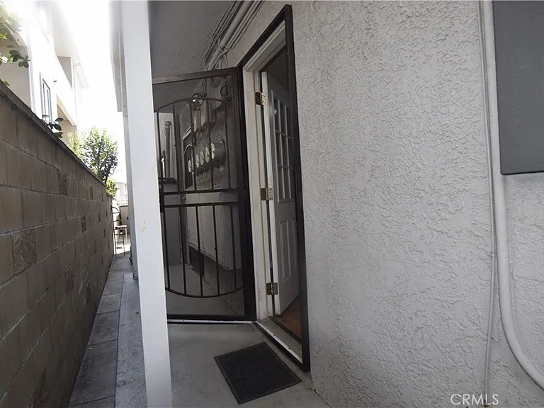 317 E Providencia Ave #C — Photo 6