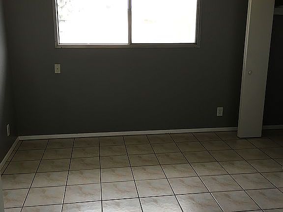 2nd image of 2101 W Greenbriar Dr