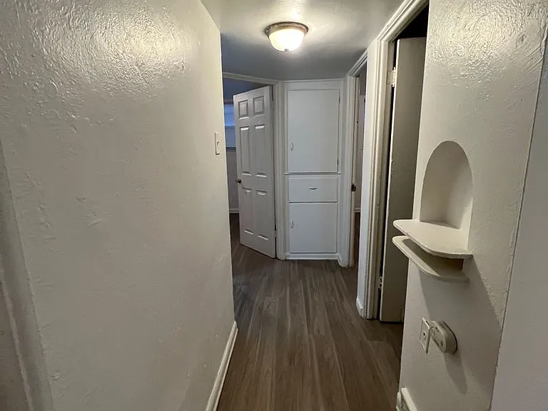 2 Bedroom 1 Bathroom in Delmar Parkway — Photo 9