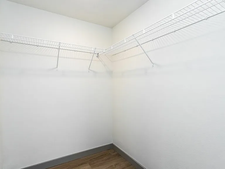 4001 Roseland Ave — Photo 74
