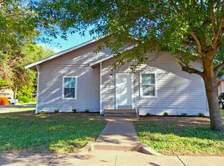 220 W Wardville St, Cleburne, TX 76033