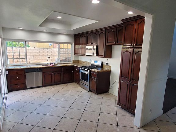4th image of 210 W Sierra Dr