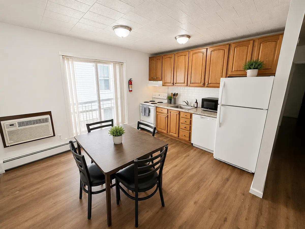 Building Photo - Varsity Management - 515 Walnut