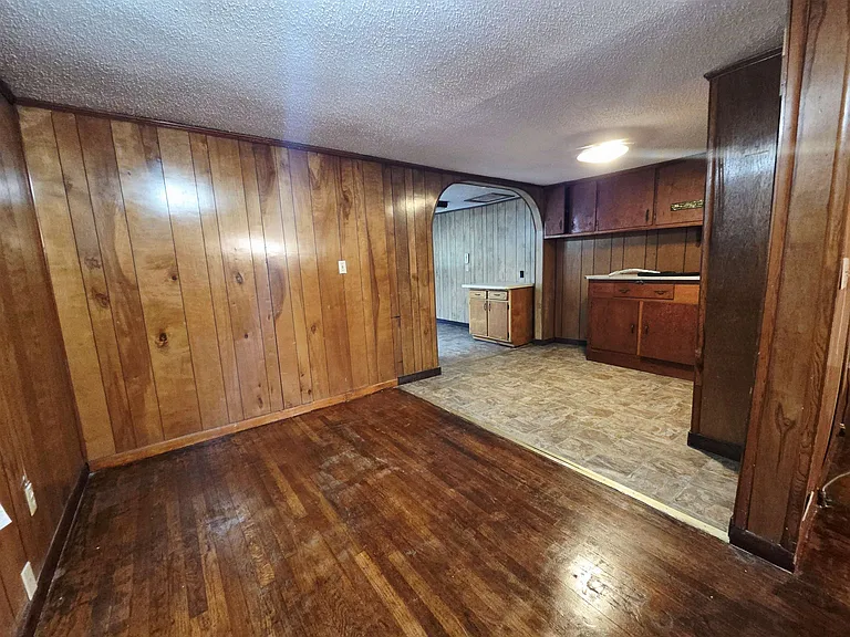1205 E Green St — Photo 7