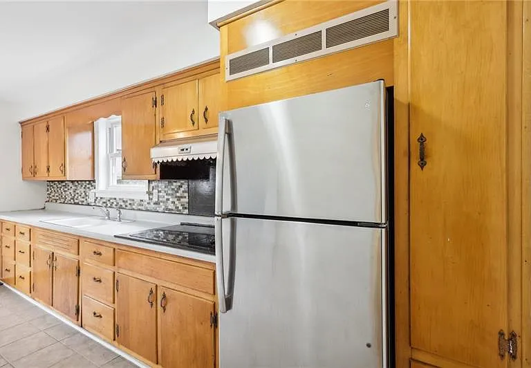 328 James St — Photo 13
