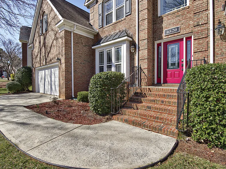 6520 Red Maple Dr — Photo 2