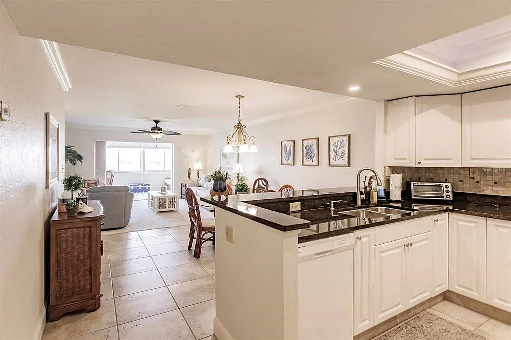 2 bed, 2.0 bath, 1200 sqft, $6,000 — Photo 4