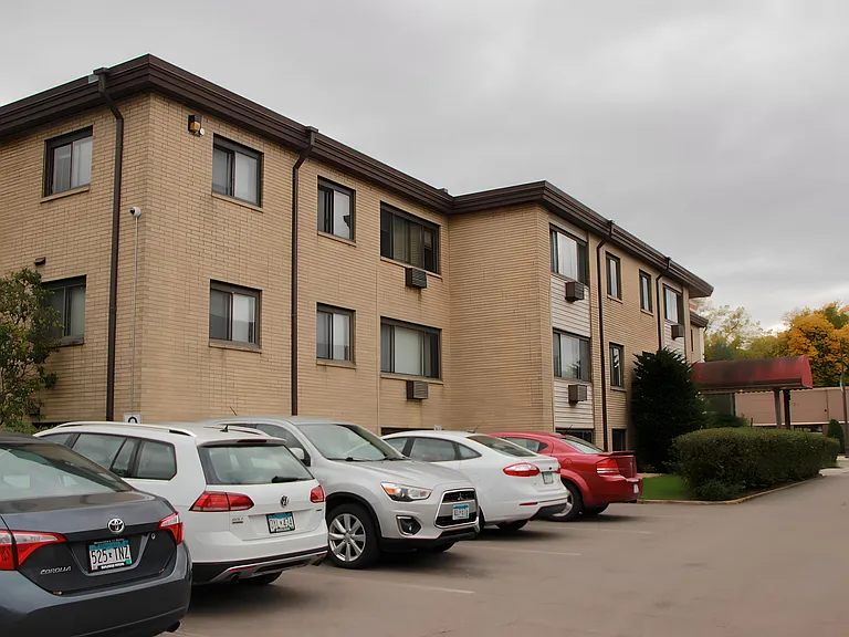 Twin Pines Apartments — Photo 16
