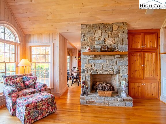 5th image of 836 Turnberry Drive