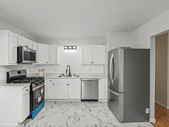2nd image of 3266 Greenbridge Dr