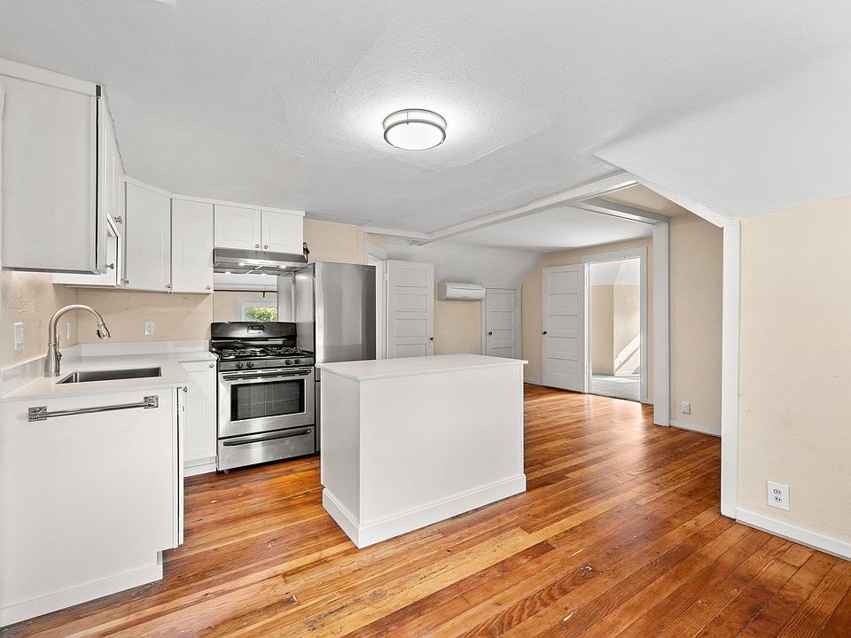 Kitchen/living room (Open floor plan with great light)