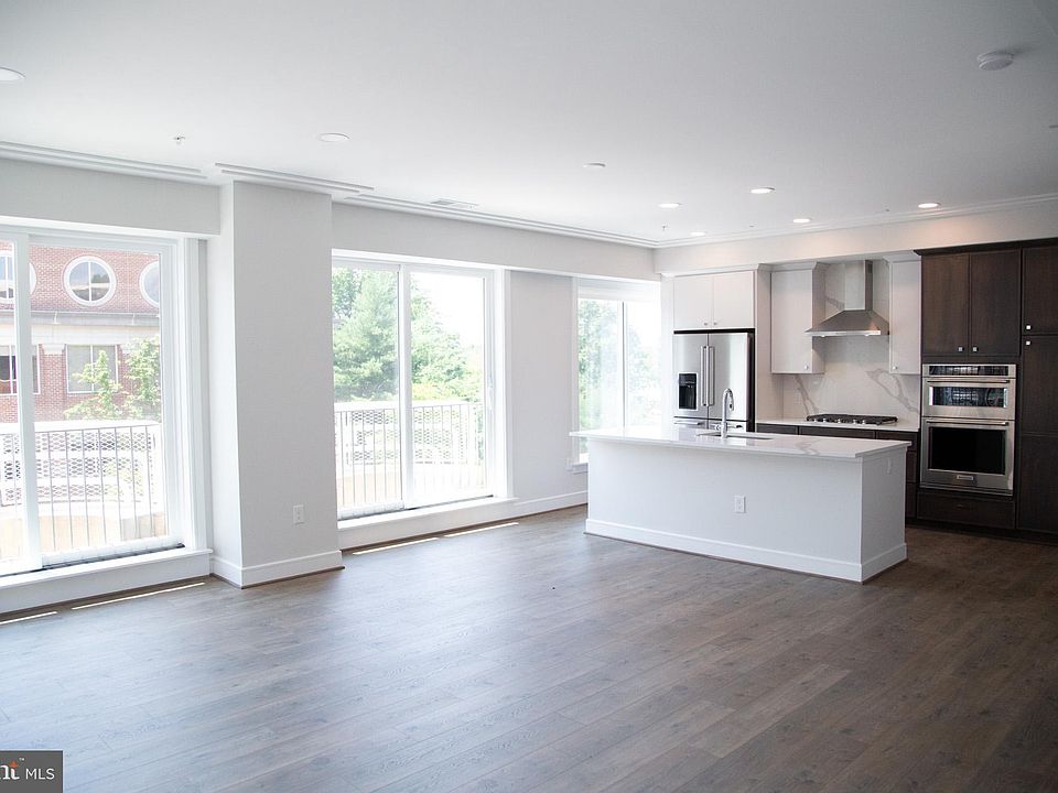 1st image of 625 Slaters Ln #307W