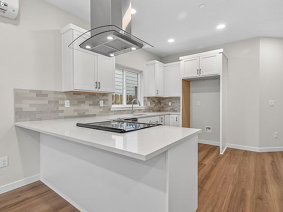 5th image of 9263 E Burnside St