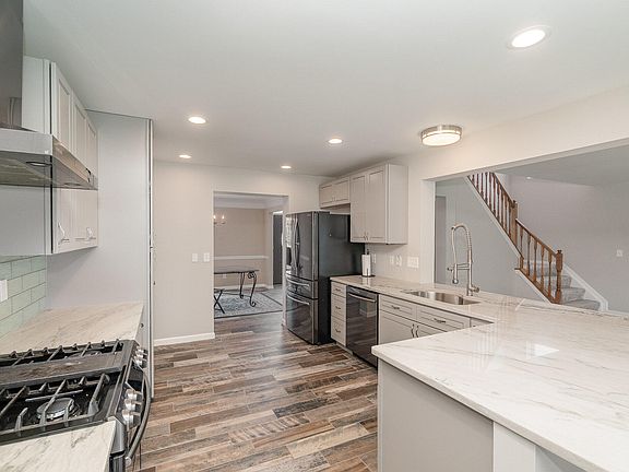 4th image of 2282 Berkshire Ct