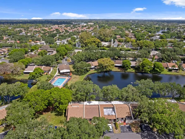 9709 NW 16th Street, Pembroke Pines, FL 33024