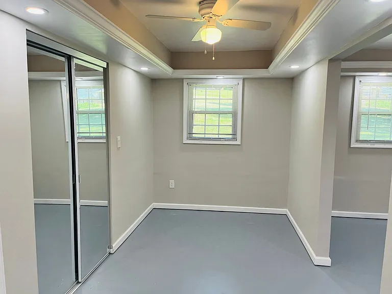 147 N Lake Dr — Photo 39