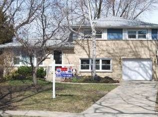 272 Scott St, Wheeling, IL 60090