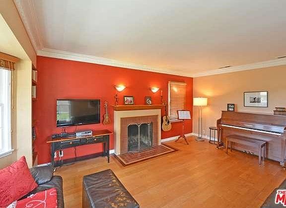 4th image of 429 W 64th St