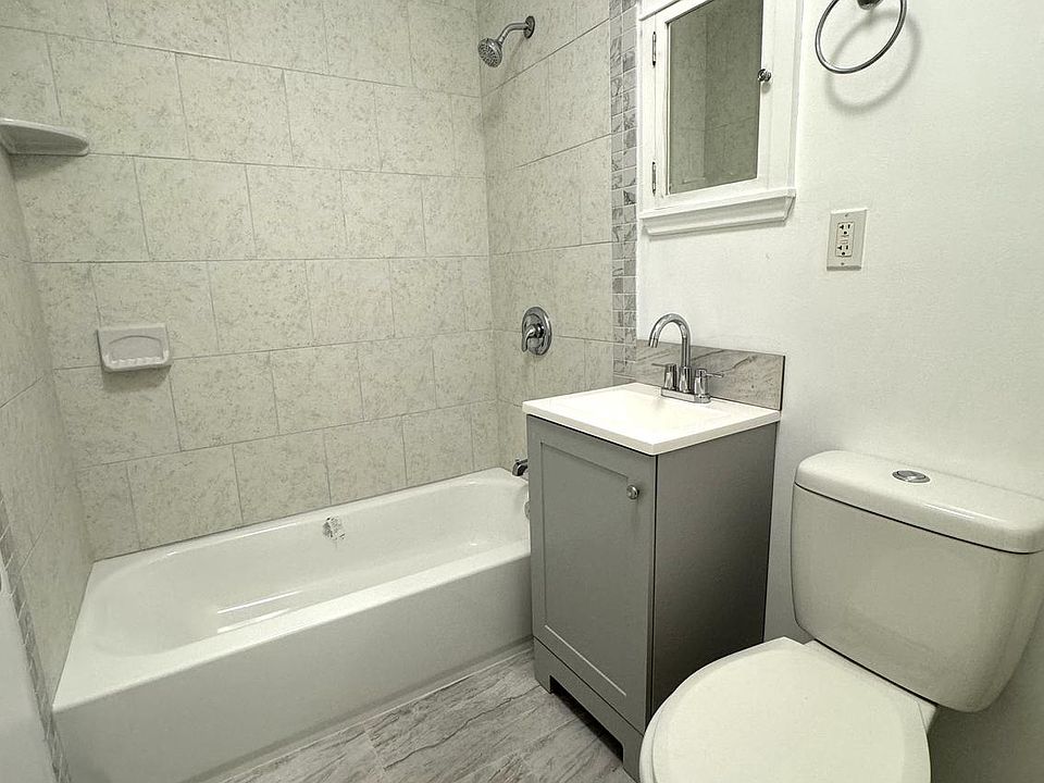 2nd image of 209 N Adams St