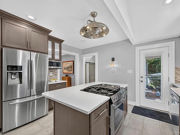 5th image of 95 Collyer Avenue