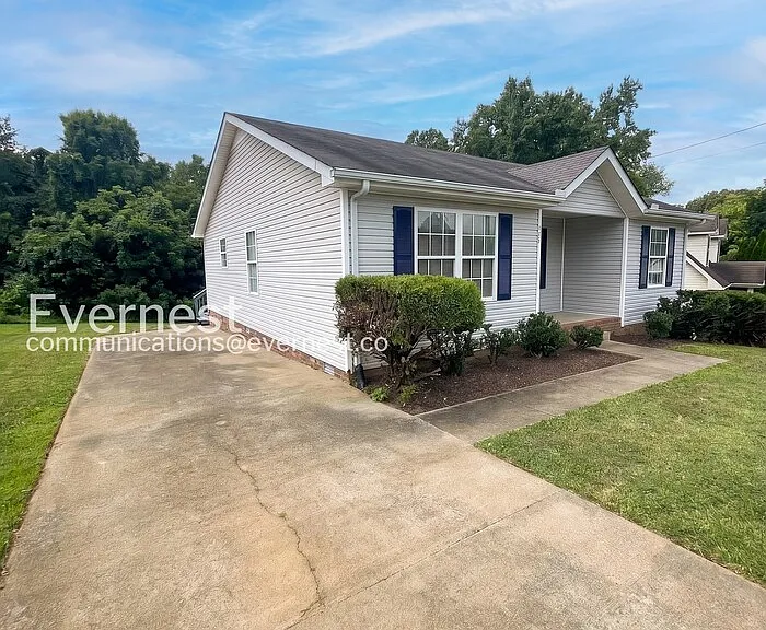 320 Donna Dr — Photo 2