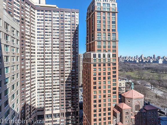 3rd image of 30 W 63rd St APT 30VW