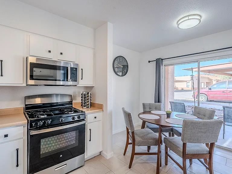 1564 N Paseo La Tinaja — Photo 14