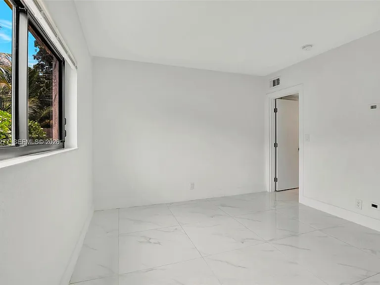 5731 NE 18th Ave #1 — Photo 8