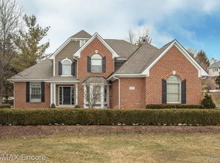 4990 Highland Ct, Clarkston, MI 48348