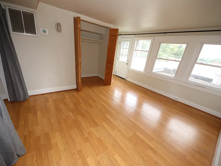 1005 W 36th St #2 — Photo 10
